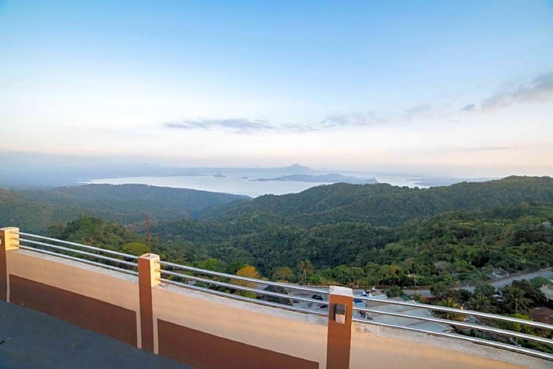 Cityland Tagaytay Taal Lake View City View Free Pool Parking Studios With Balcony Are City View Tagaytay City Εξωτερικό φωτογραφία