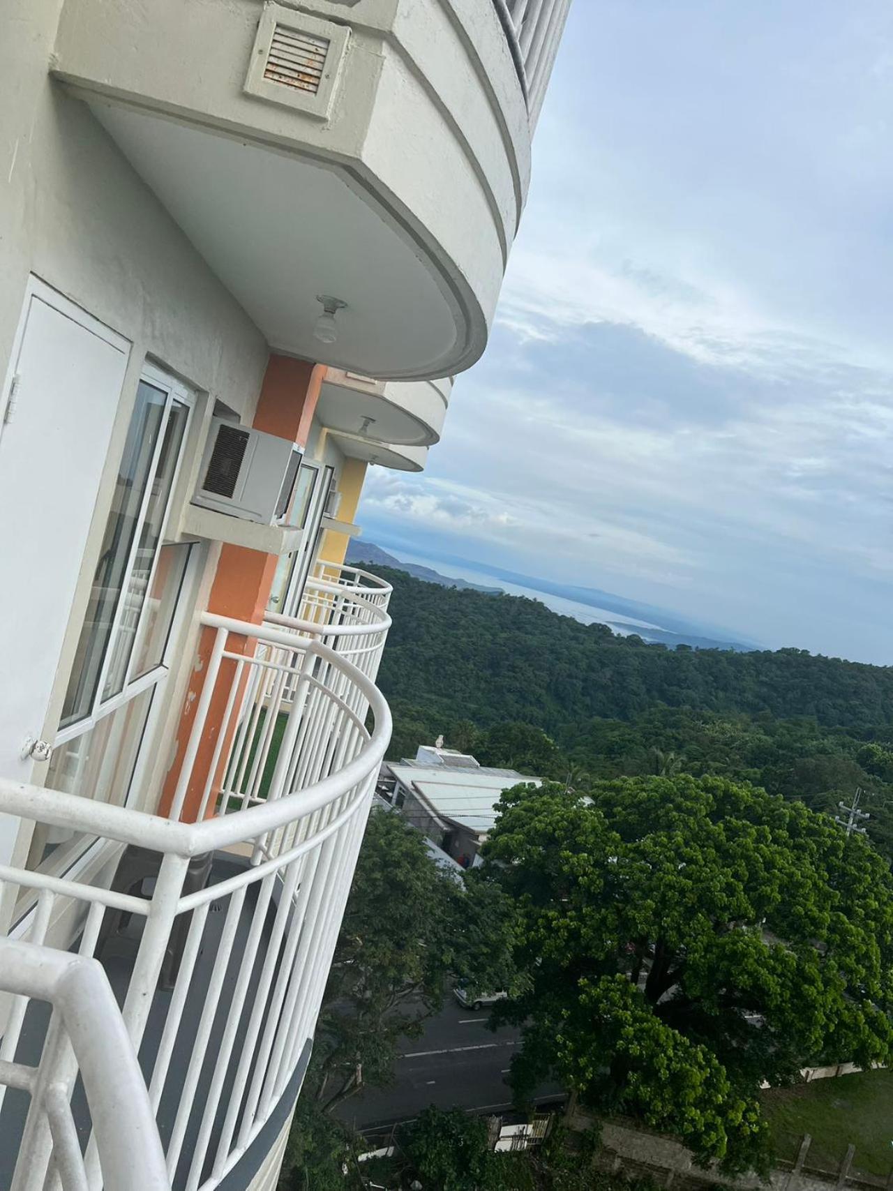 Cityland Tagaytay Taal Lake View City View Free Pool Parking Studios With Balcony Are City View Tagaytay City Εξωτερικό φωτογραφία