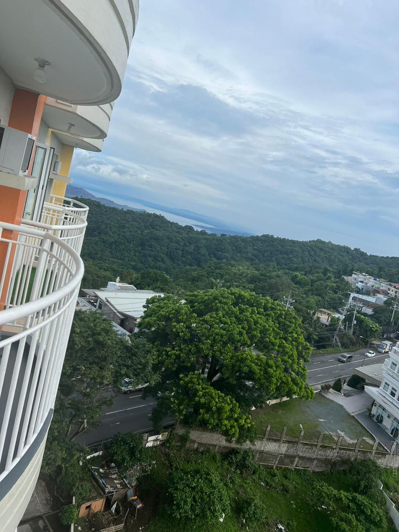 Cityland Tagaytay Taal Lake View City View Free Pool Parking Studios With Balcony Are City View Tagaytay City Εξωτερικό φωτογραφία