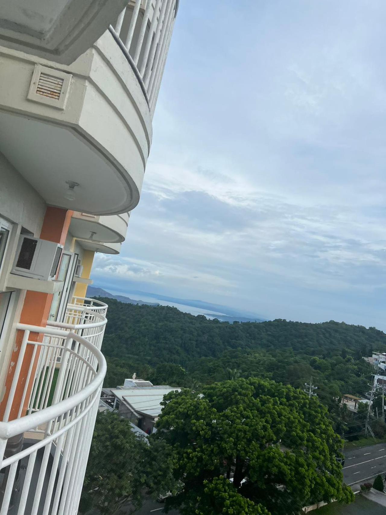 Cityland Tagaytay Taal Lake View City View Free Pool Parking Studios With Balcony Are City View Tagaytay City Εξωτερικό φωτογραφία